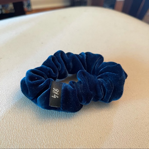 ✨Dew Edit Mini Scrunchies✨ - Picture 1 of 1